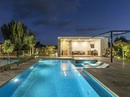 Luxury pool and home builders Melbourne